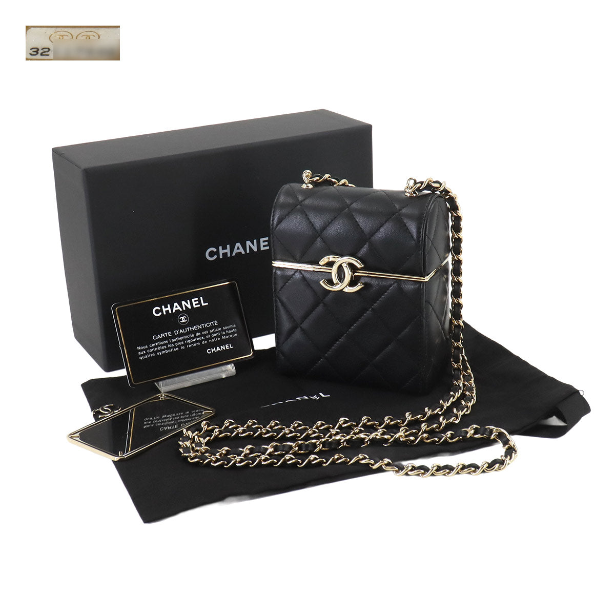 Matelasse Box type Chain Shoulder Bag Leather Black AP2656