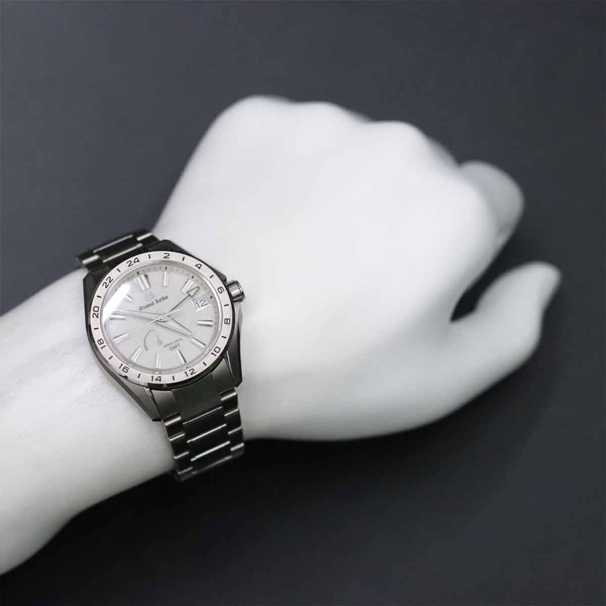 Evolution 9 Spring drive SBGE285 Date GMT Silver Dial