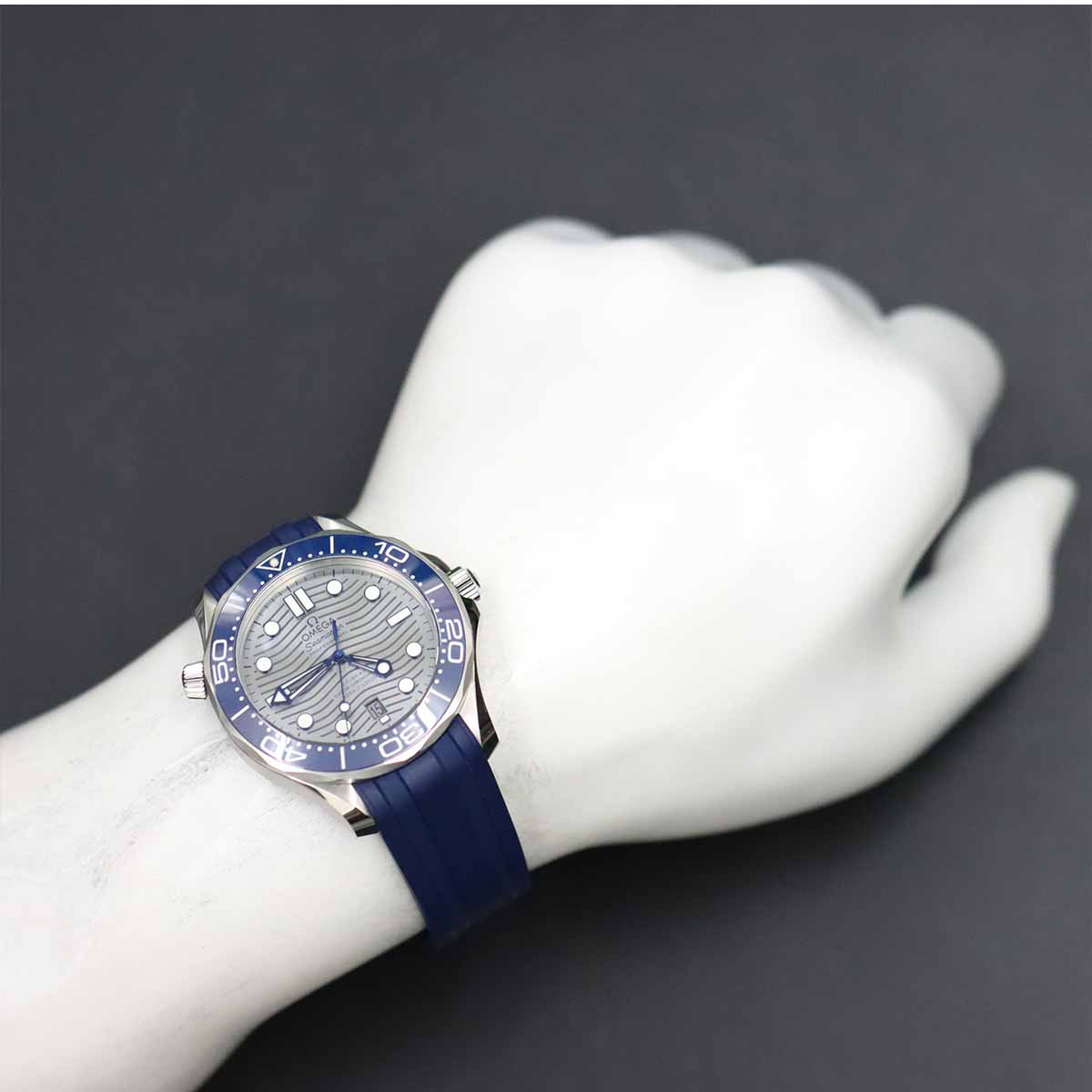 Seamaster 300 210 32 42 20 06 001 CO-AXIAL Date Gray Dial