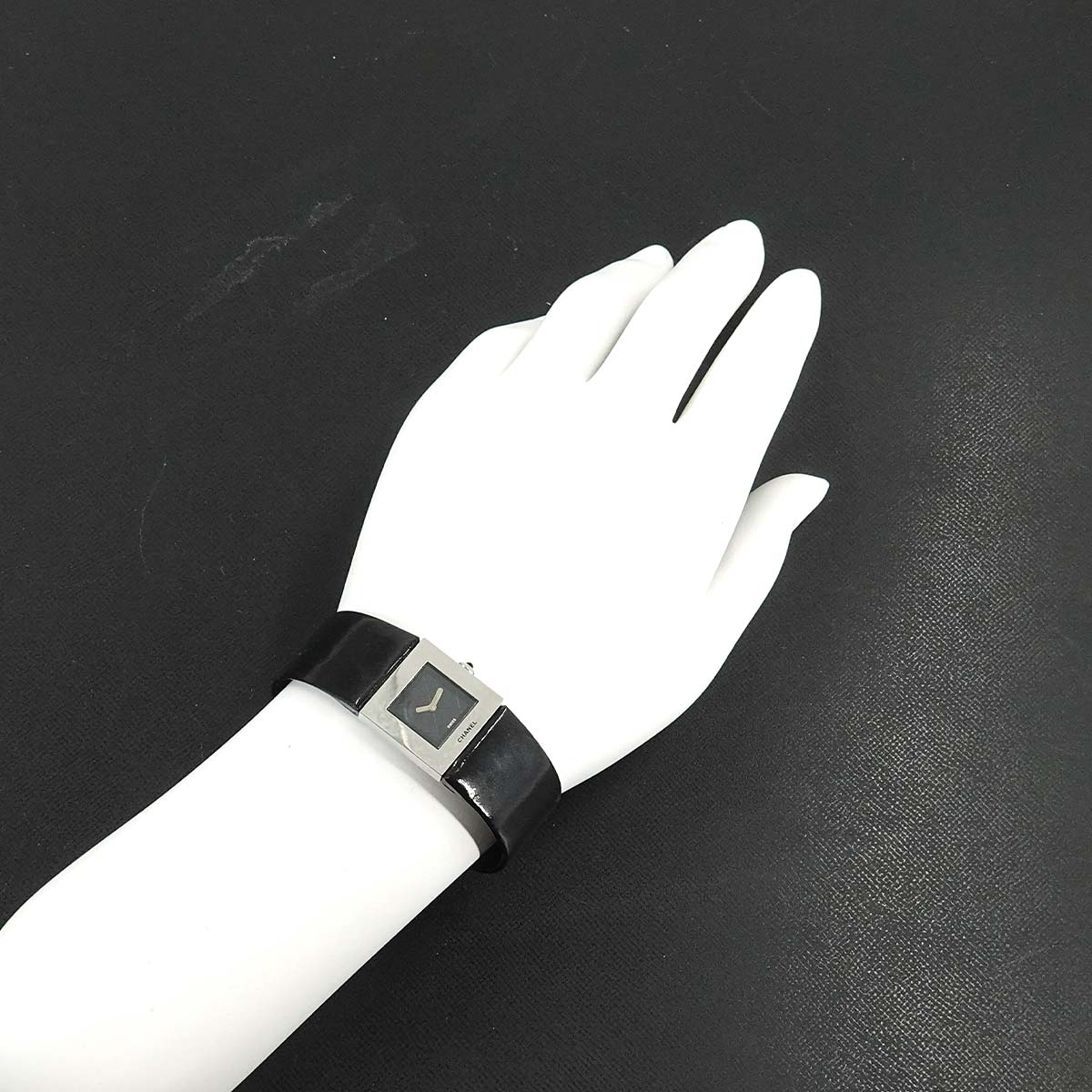 Matelasse H0116 Quartz Black Dial Ladies Vintage Watch