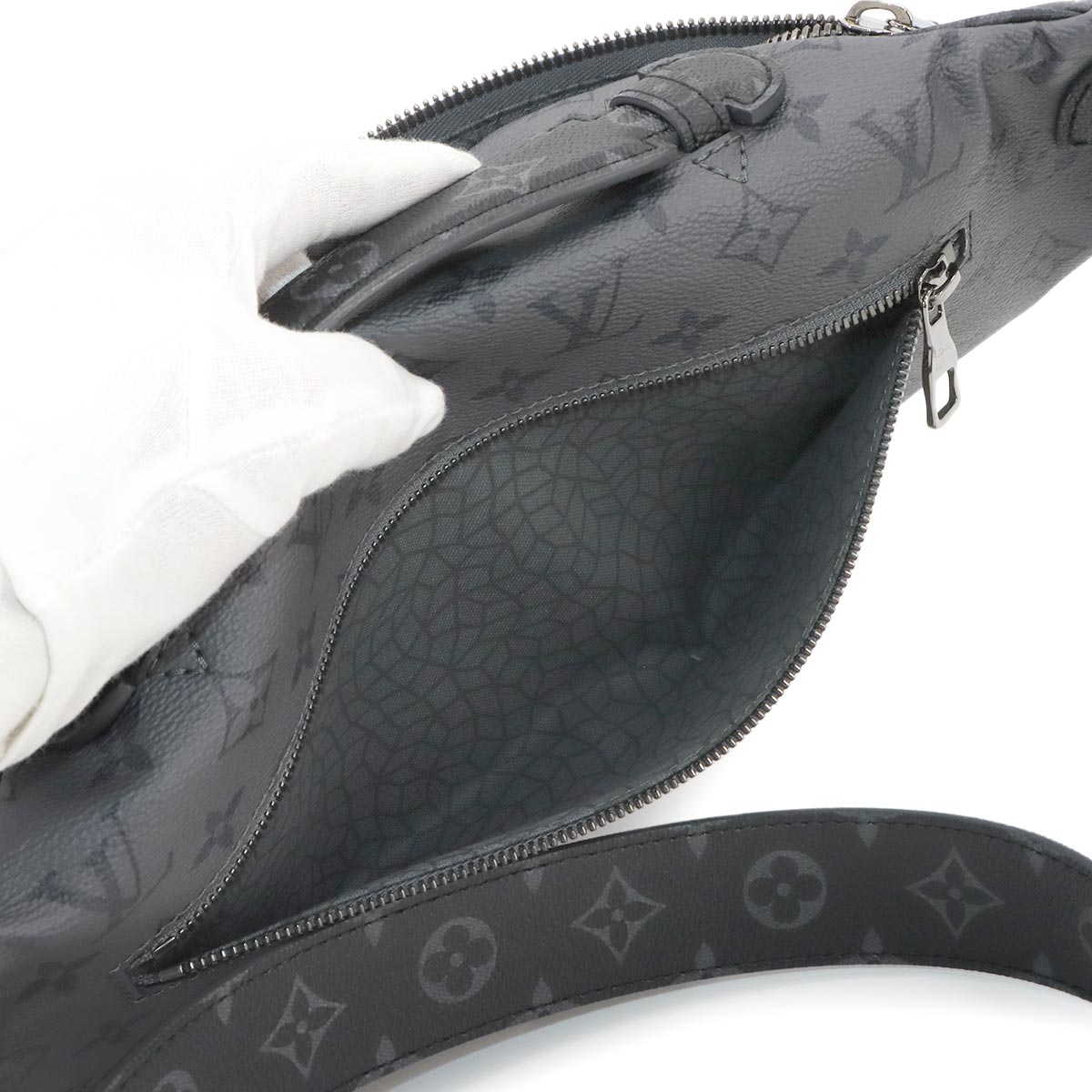 Monogram Eclipse Reverse LVxYK Maxi Bumbag Body Bag 90272962