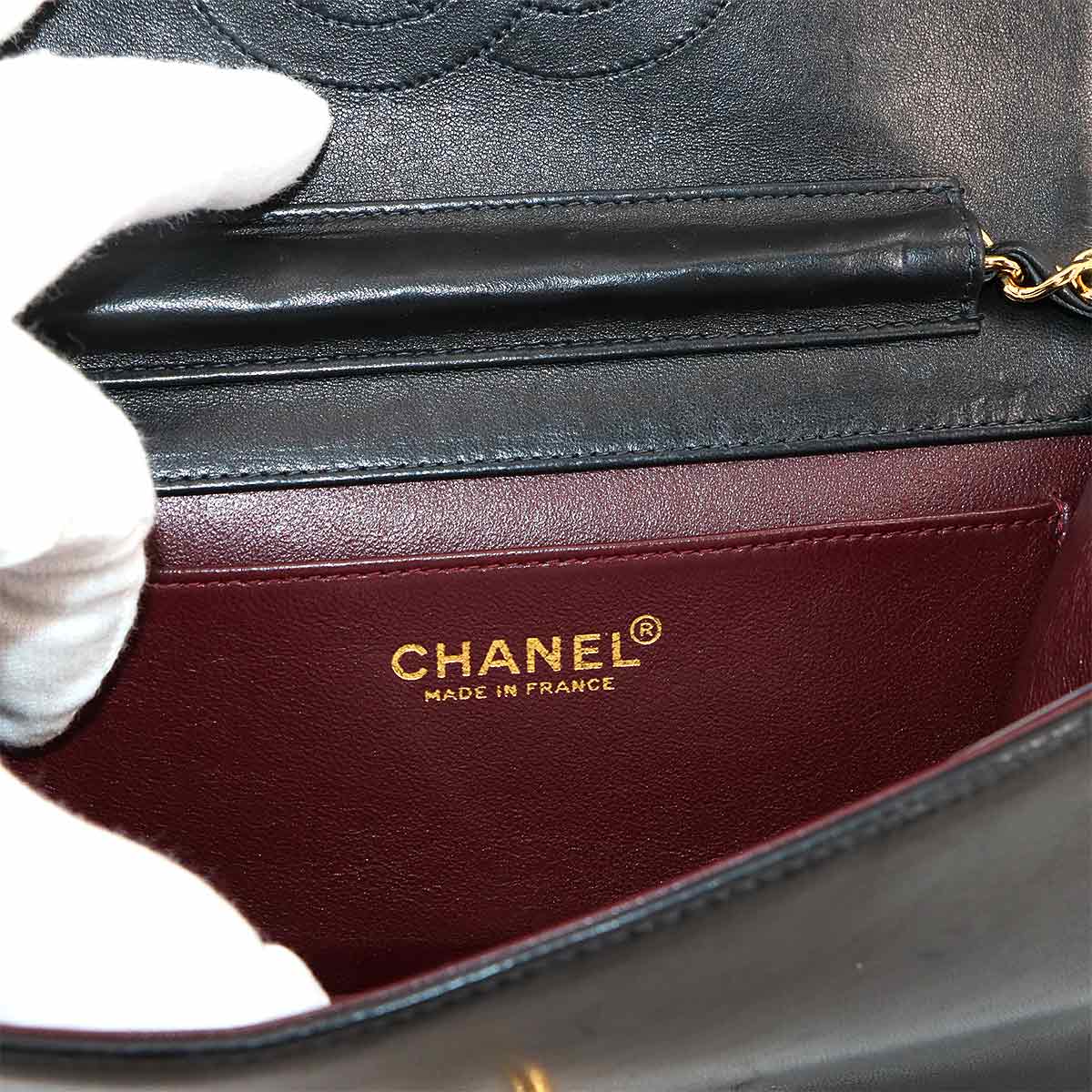 Matelasse Chain Shoulder Bag Leather Black Vintage Purse