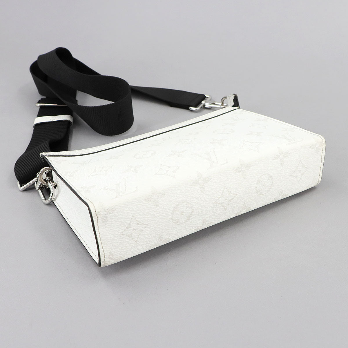 Taigarama Gaston Wearable Wallet Shoulder M30935 90280881