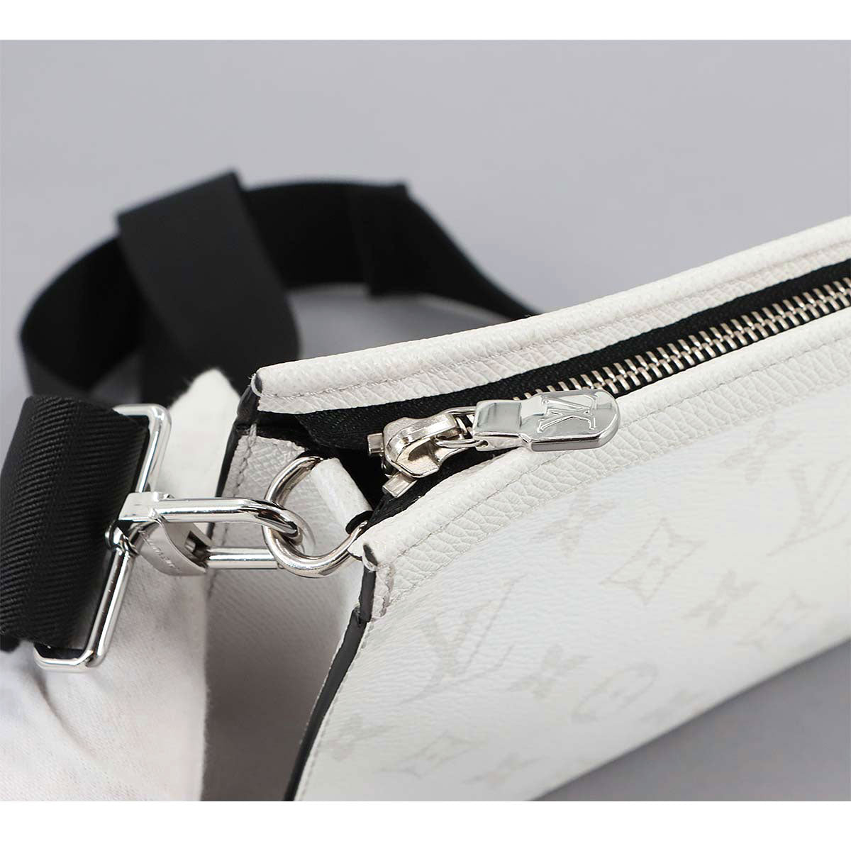 Taigarama Gaston Wearable Wallet Shoulder M30935 90280881