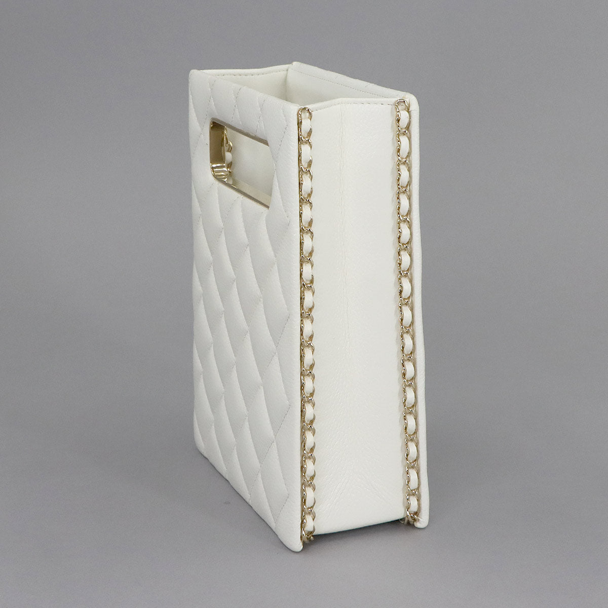 Matelasse Chain Shoulder Bag Leather White AS3314