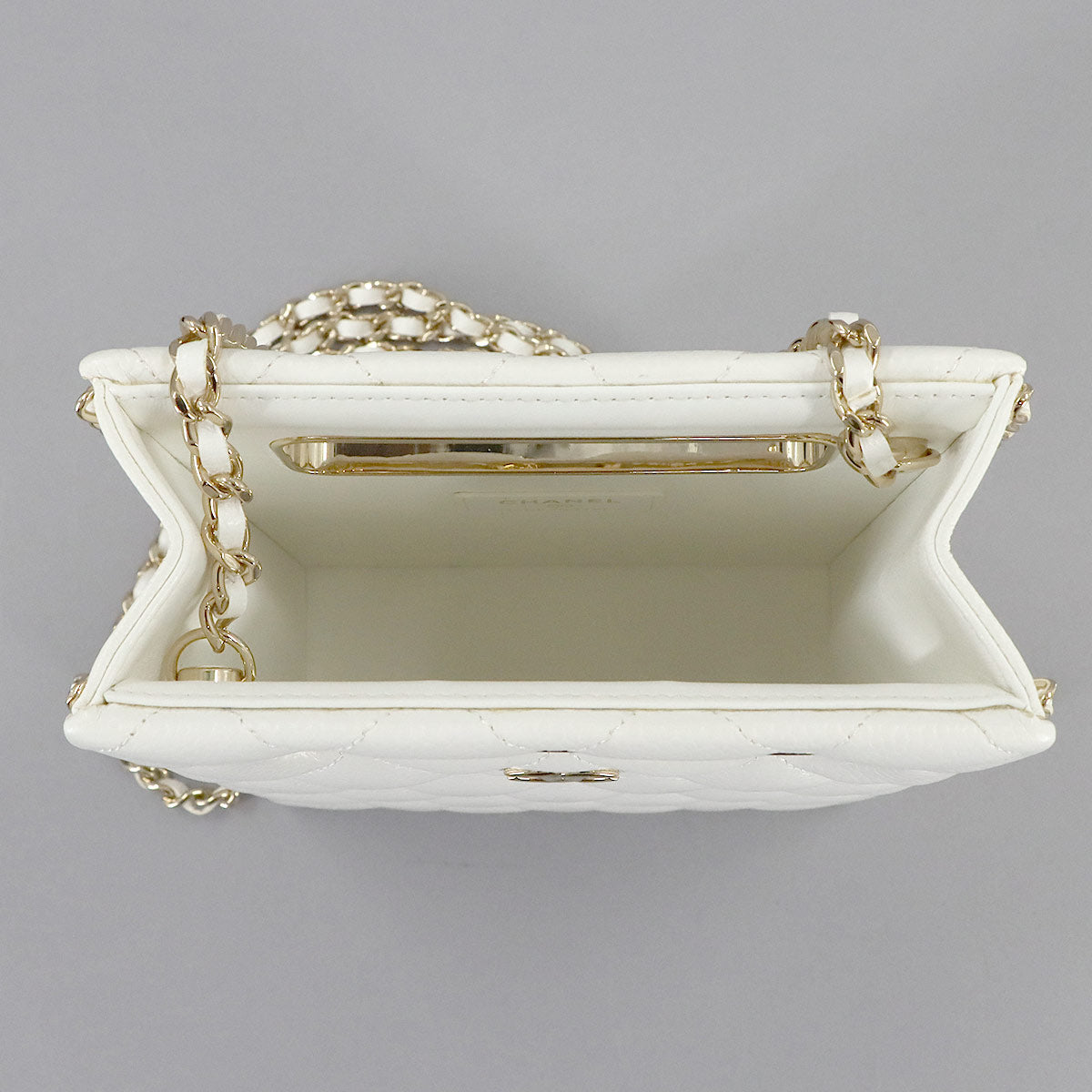 Matelasse Chain Shoulder Bag Leather White AS3314