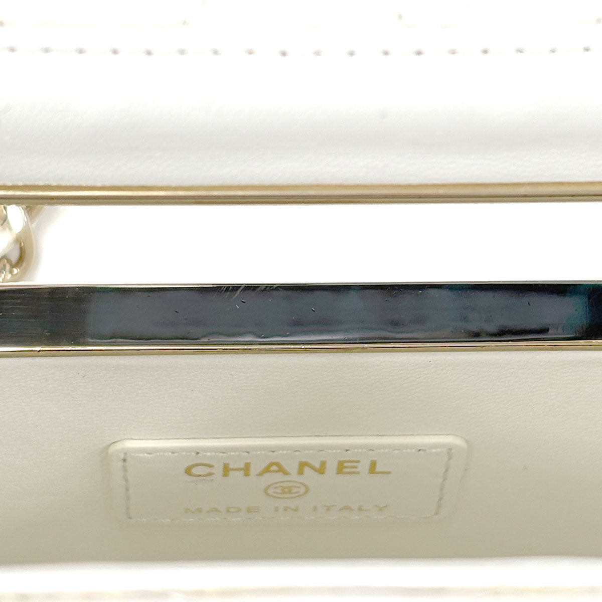 Matelasse Chain Shoulder Bag Leather White AS3314