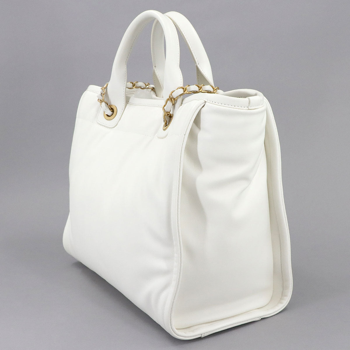 Deauville Tote Chain Shoulder Bag Leather White AS3351