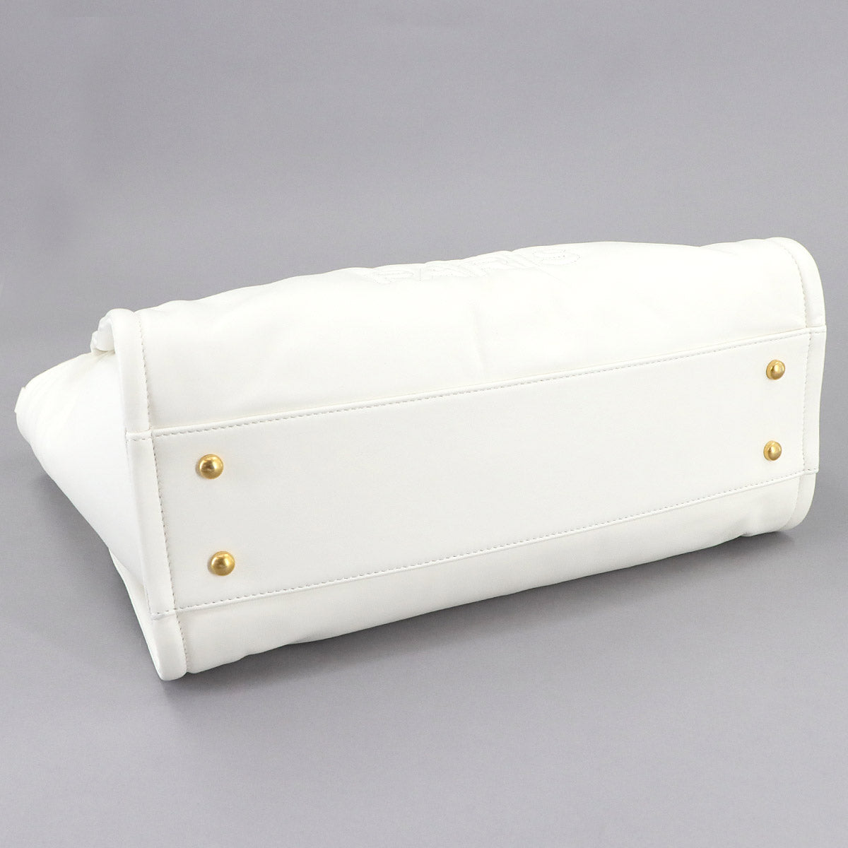 Deauville Tote Chain Shoulder Bag Leather White AS3351