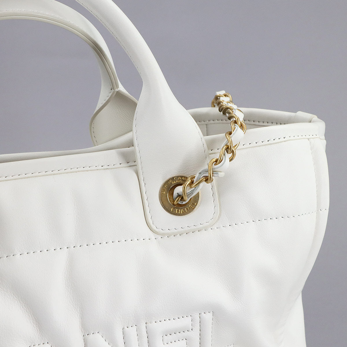 Deauville Tote Chain Shoulder Bag Leather White AS3351