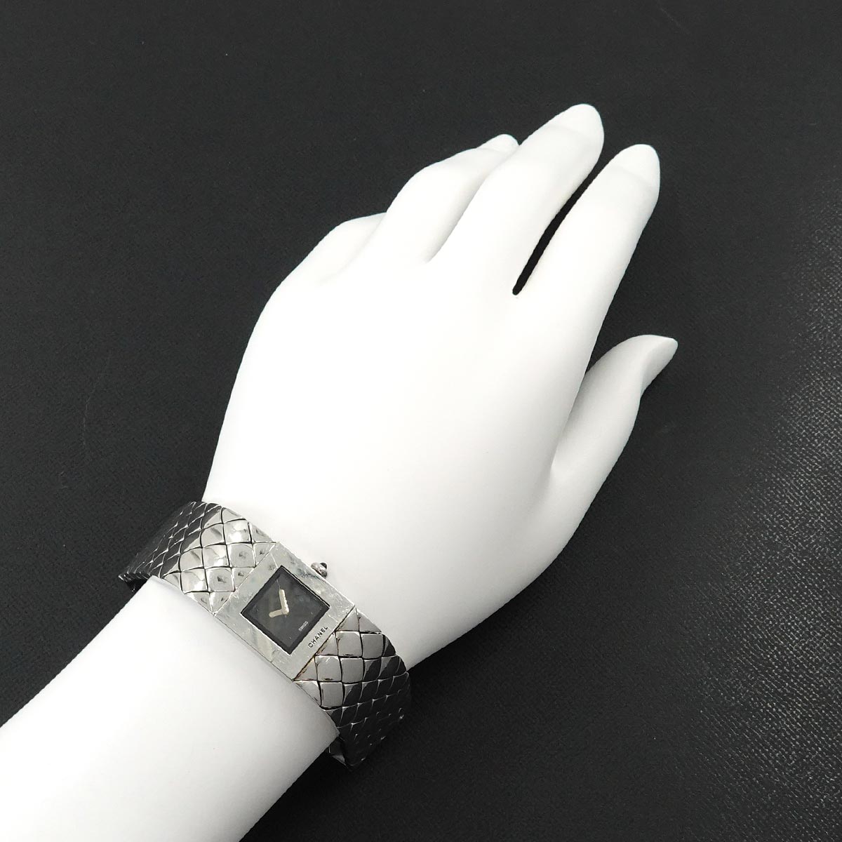 Matelasse H0009 Quartz Black Dial Ladies Wrist Watch