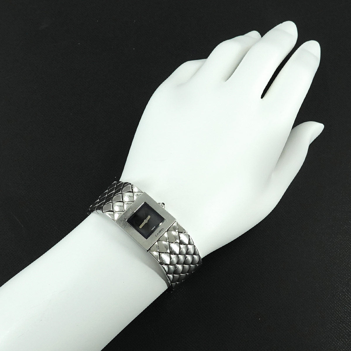 Matelasse H0009 Quartz Black Dial Ladies Wrist Watch