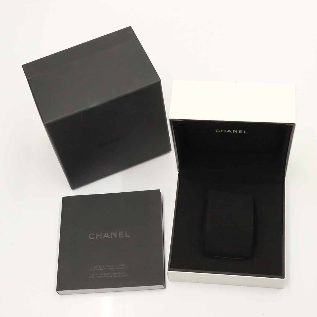 J12 H2422 33mm 8P Diamond Quartz White Shell Dial Ladies Watch