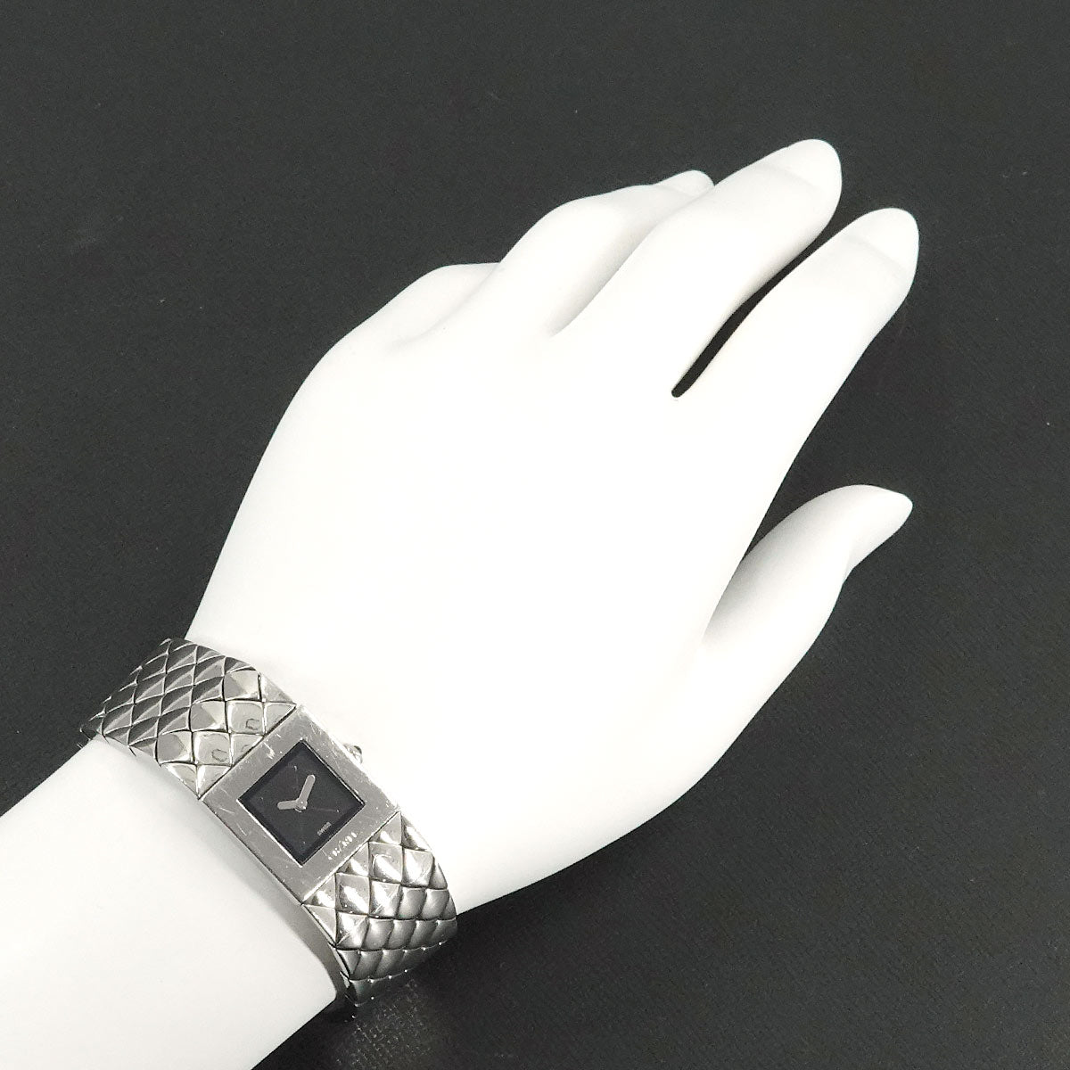 Matelasse H0009 Quartz Black Dial Ladies Wrist Watch