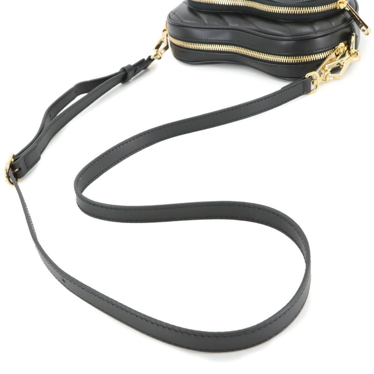 Interlocking G Heart Shoulder Bag Leather Black 751628 Purse