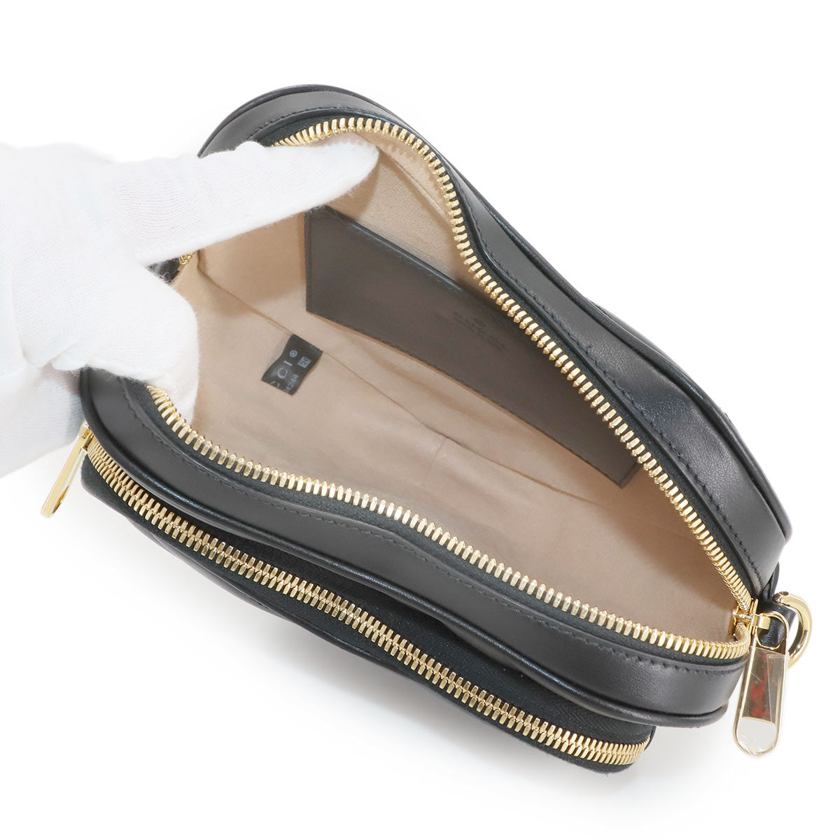 Interlocking G Heart Shoulder Bag Leather Black 751628 Purse