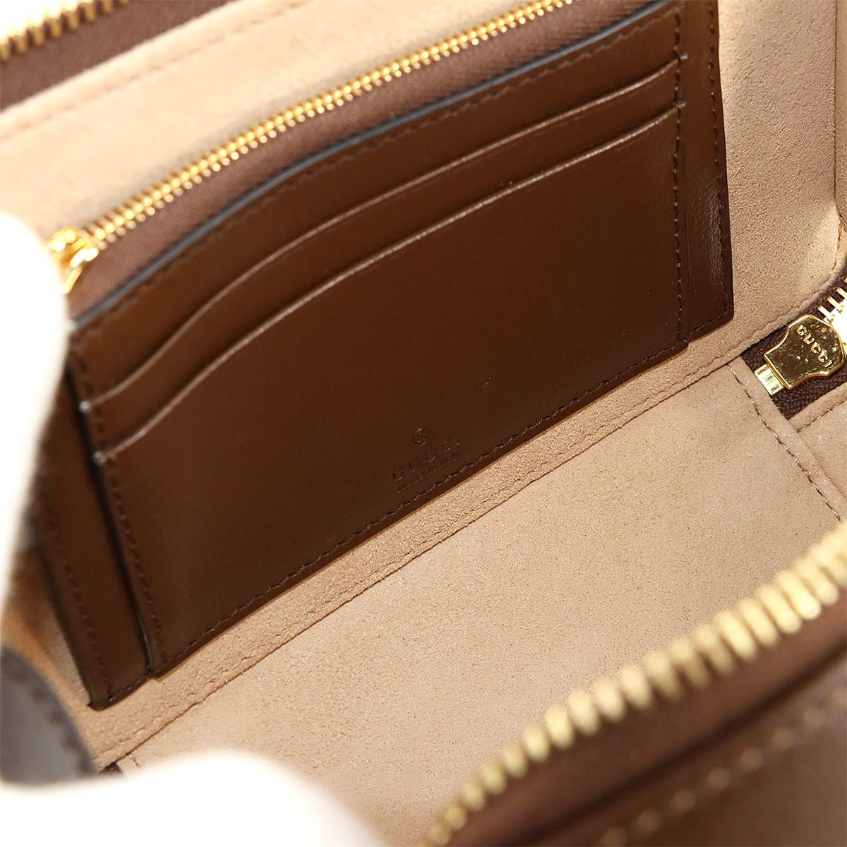 Interlocking G Shoulder Bag GG Supreme canvas Leather 671674