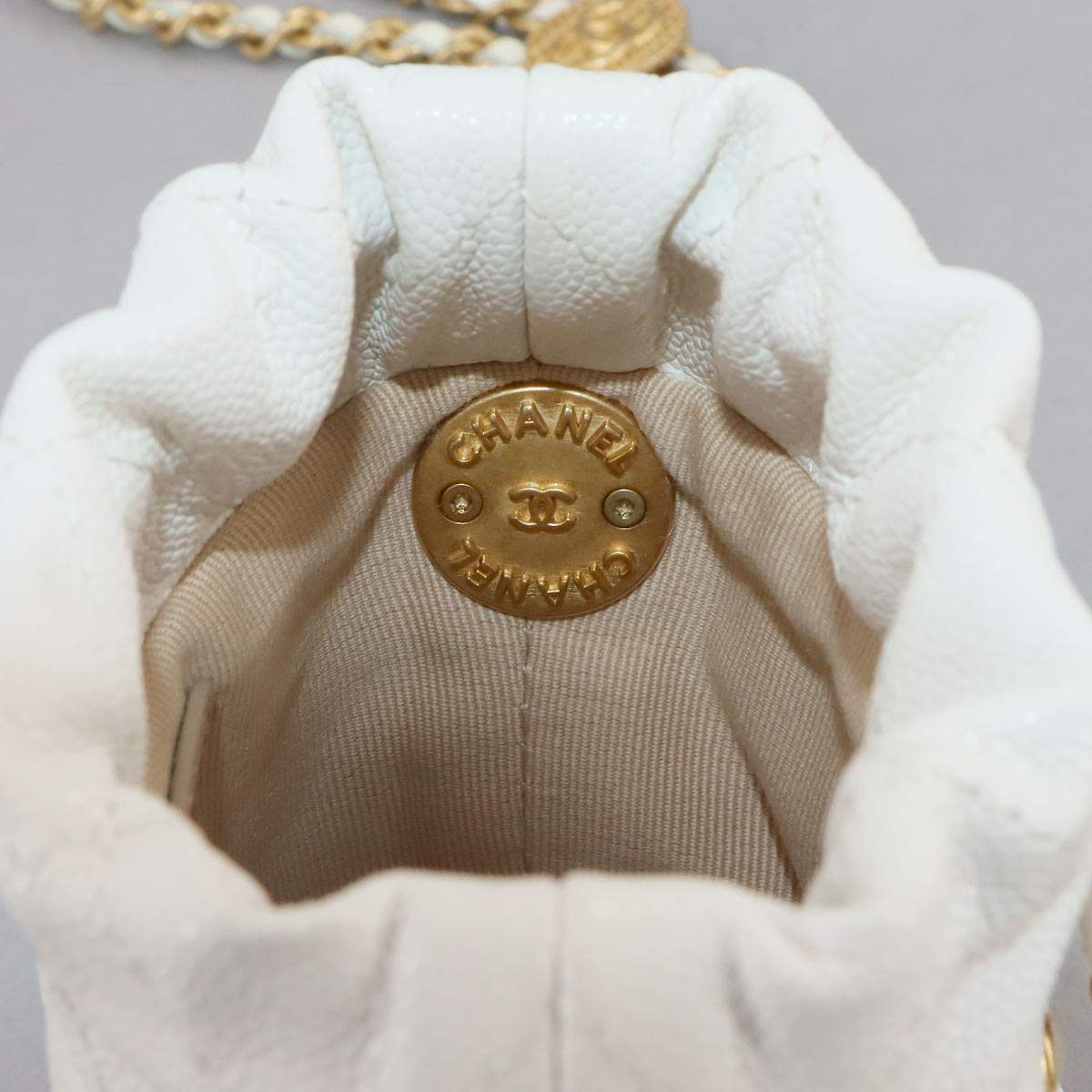 Matelase Chain Shoulder Bag Leather White