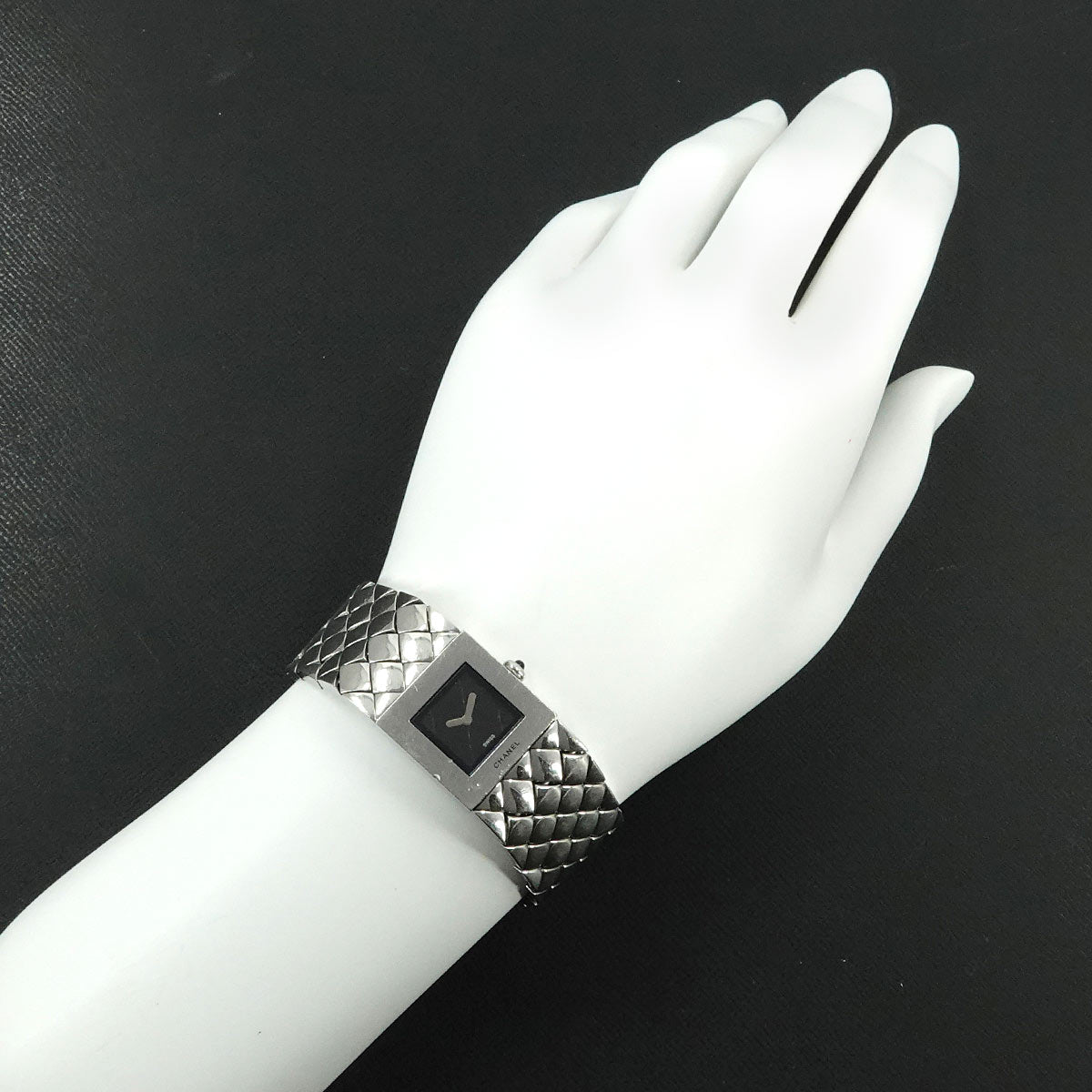 Matelasse H0009 Quartz Black Dial Ladies Wrist Watch