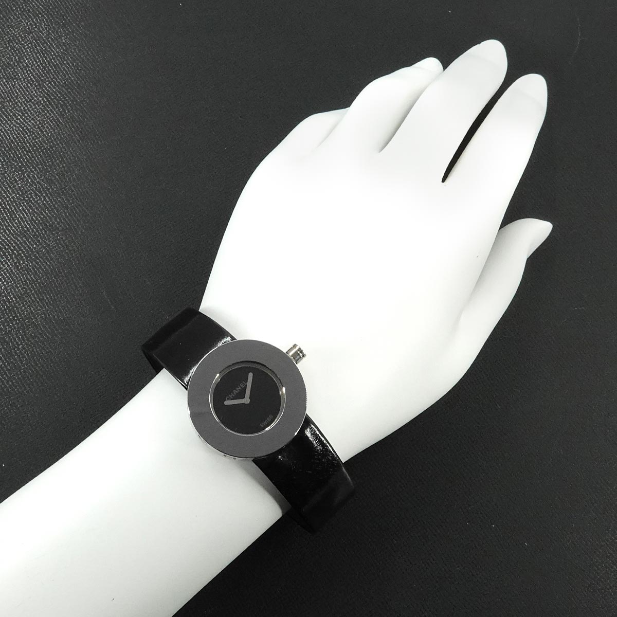 La Ronde H0579 Quartz Black Dial Enamel Ladies Watch