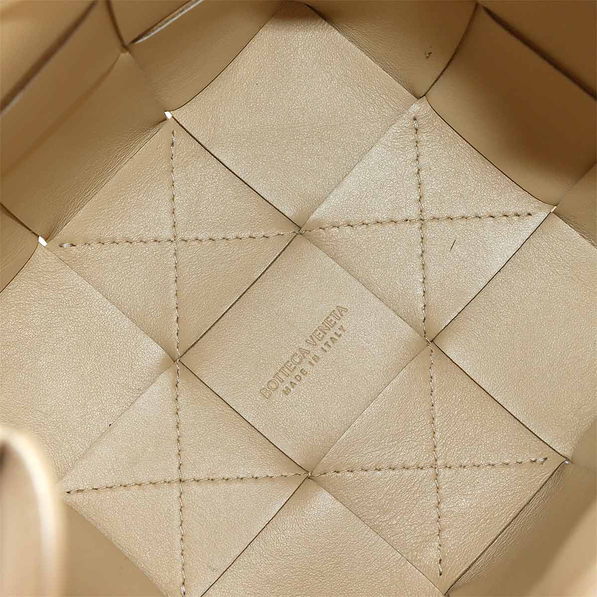 Intrecciato Small Cassette Cross Body Bucket Bag 680218
