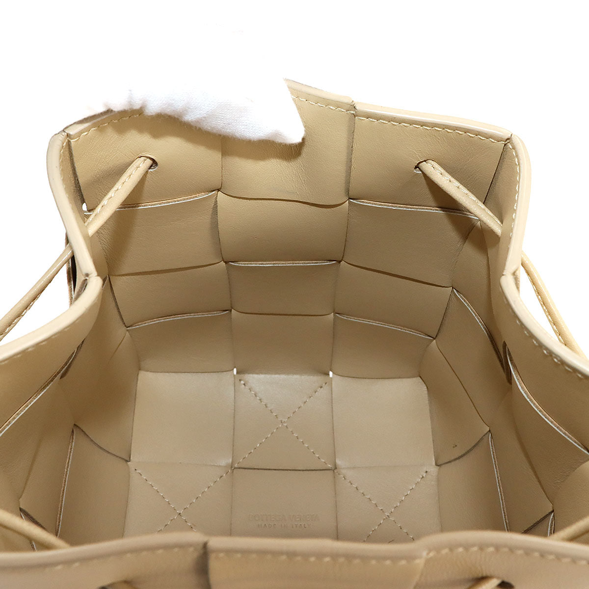 Intrecciato Small Cassette Cross Body Bucket Bag 680218