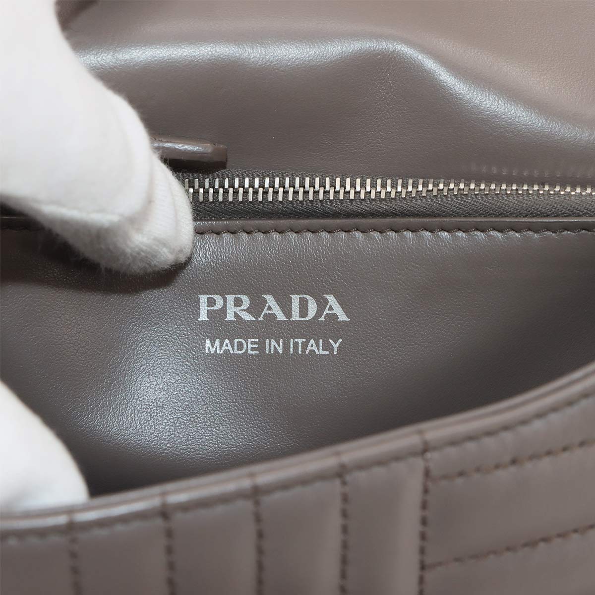 Diagramme Chain Shoulder Bag Leathear Gray 1BD201 Purse