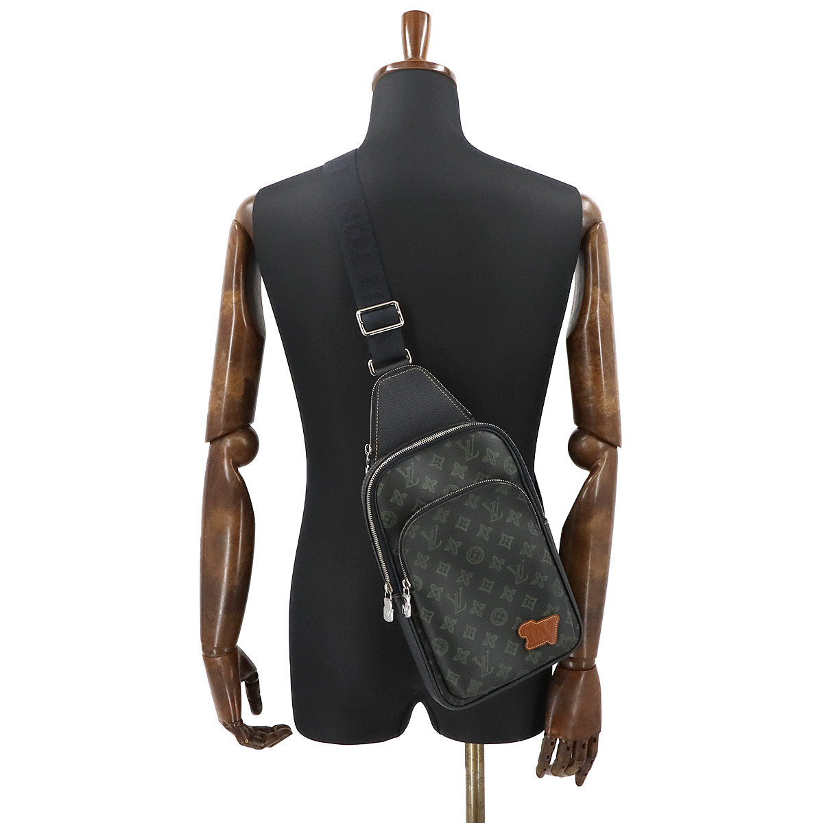 LV Fall Monogram Record Avenue Slingbag bag M46344