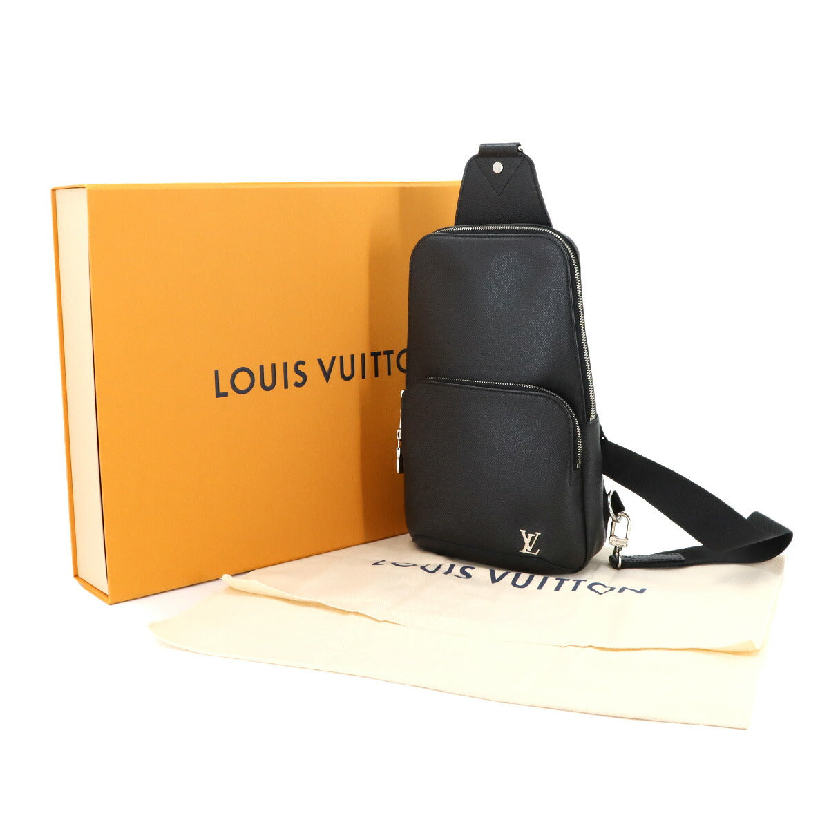 Taiga Avenue Sling Bag Crossbody Bag Black M30443