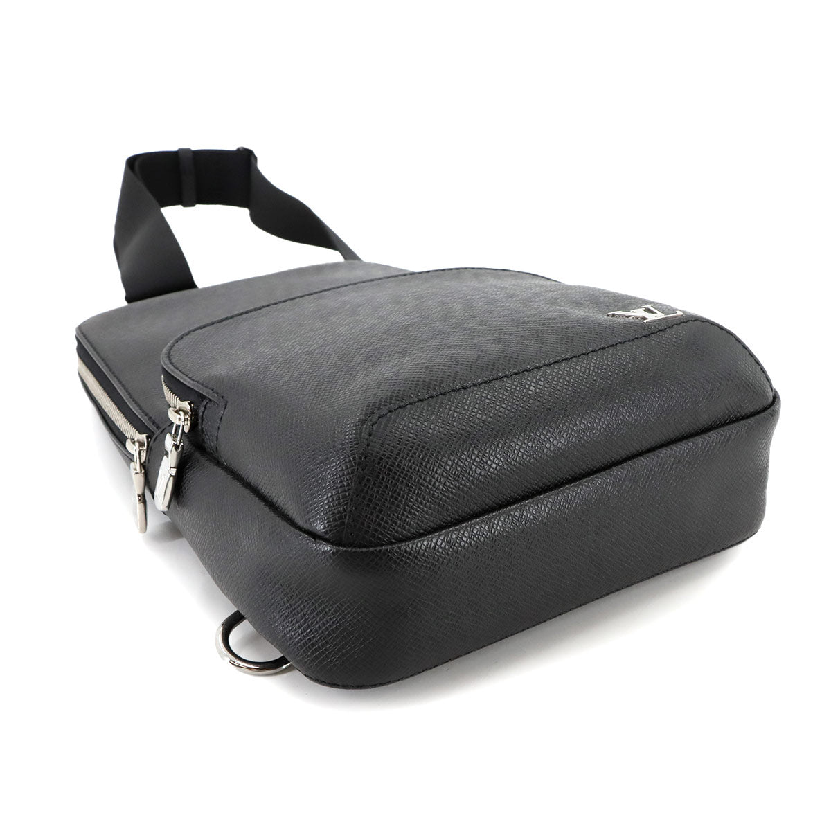 Taiga Avenue Sling Bag Crossbody Bag Black M30443