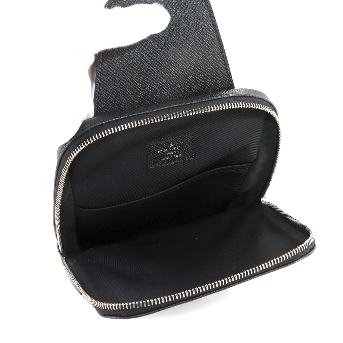 Taiga Avenue Sling Bag Crossbody Bag Black M30443