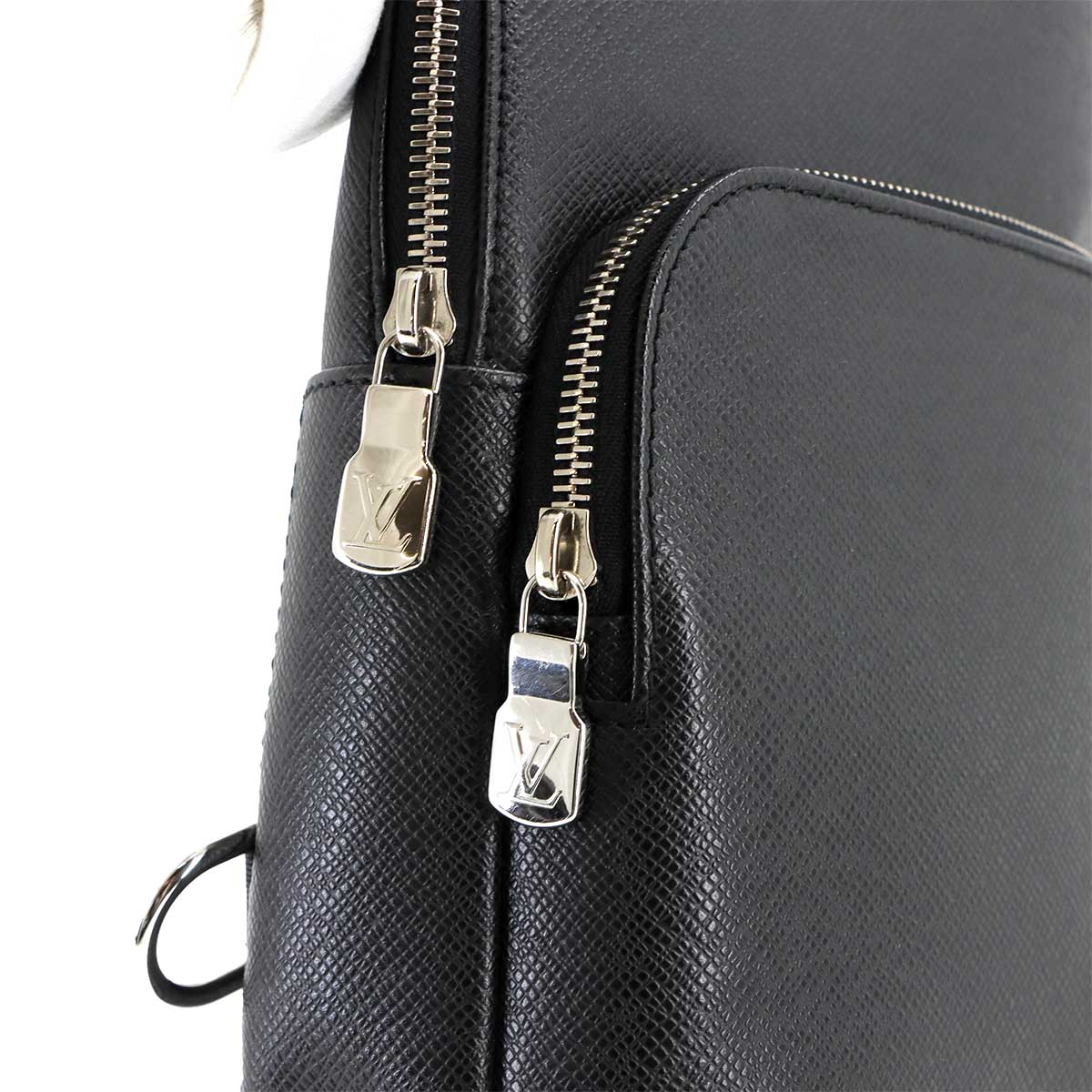 Taiga Avenue Sling Bag Crossbody Bag Black M30443