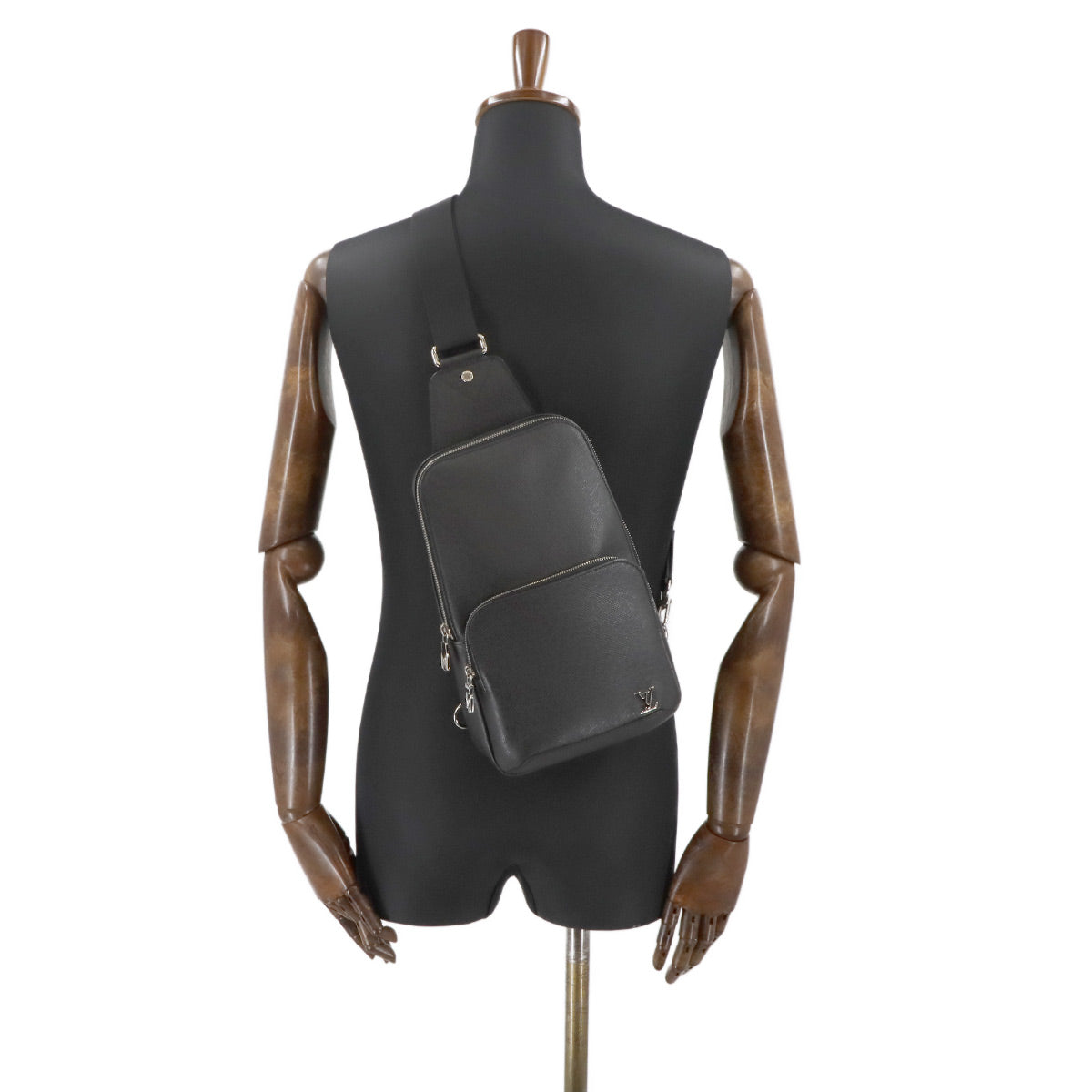 Taiga Avenue Sling Bag Crossbody Bag Black M30443