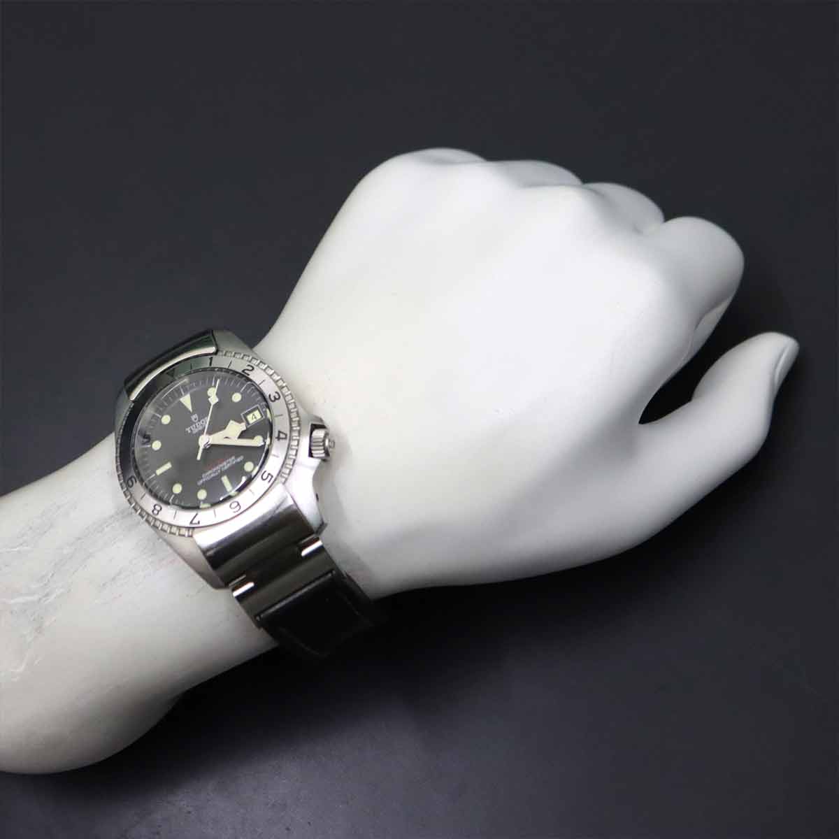 Black Bay P01 70150 Automatic Date Black Dial Mens Watch