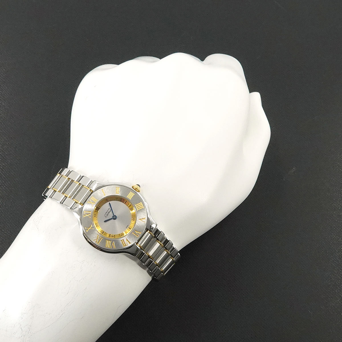 Must 21 Van Thian W10072R6 Quartz Silver Dial Boys Watch