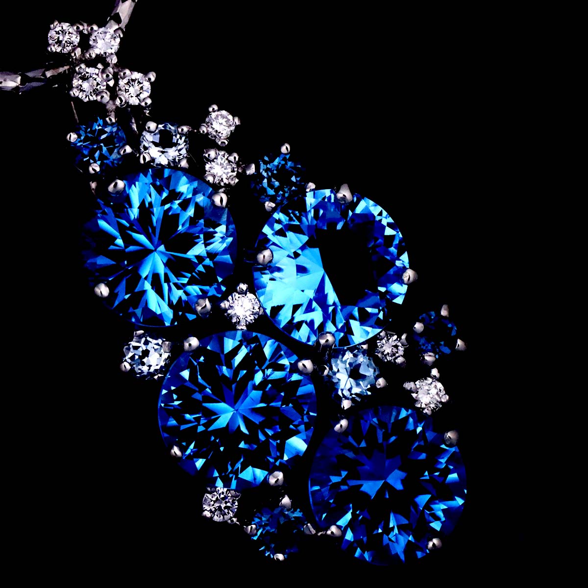 BlueTopaz 9.30/0.65ct Diamond 0.18ct Necklace 18K WG 750