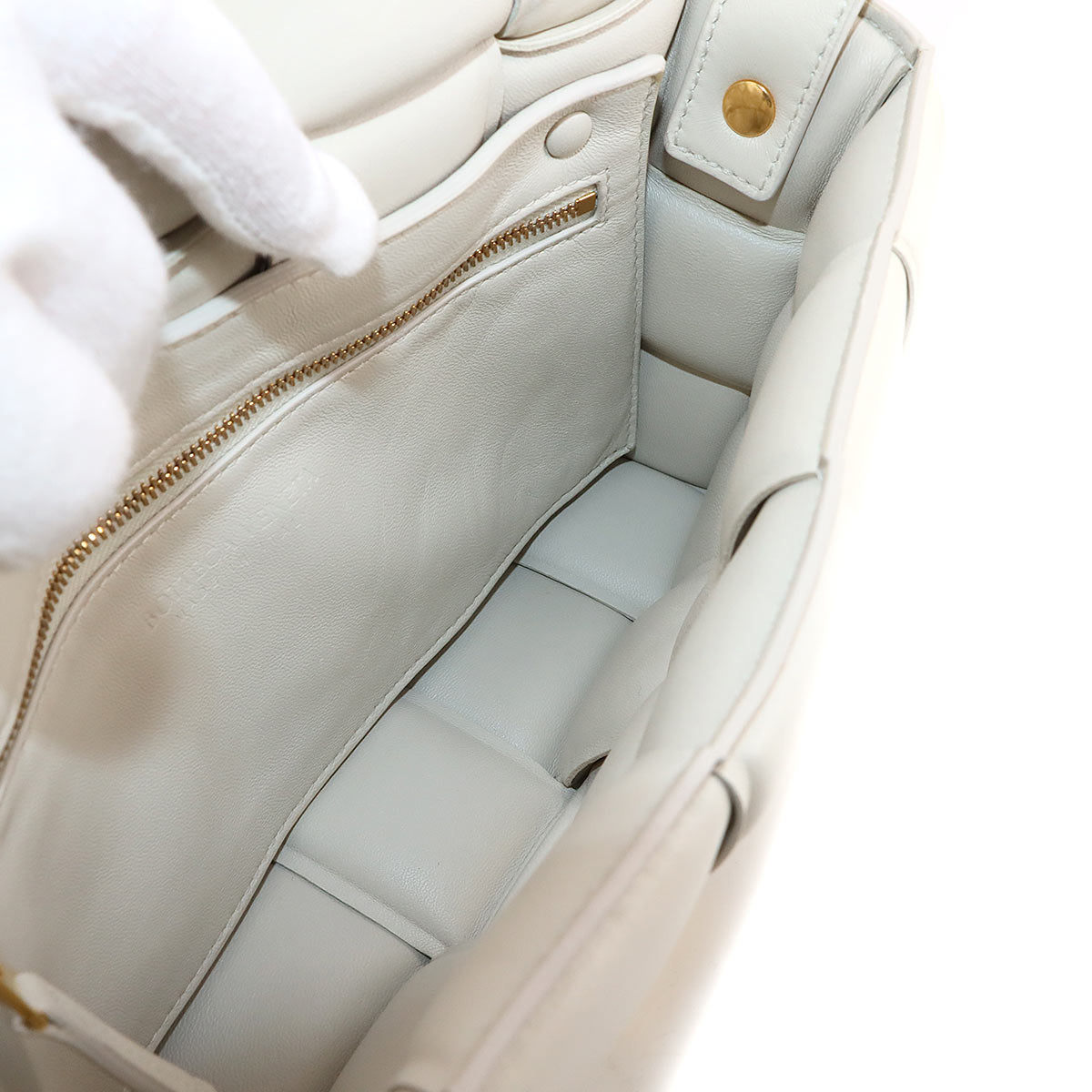 Intrecciato Padded Cassette Shoulder Bag White 591970