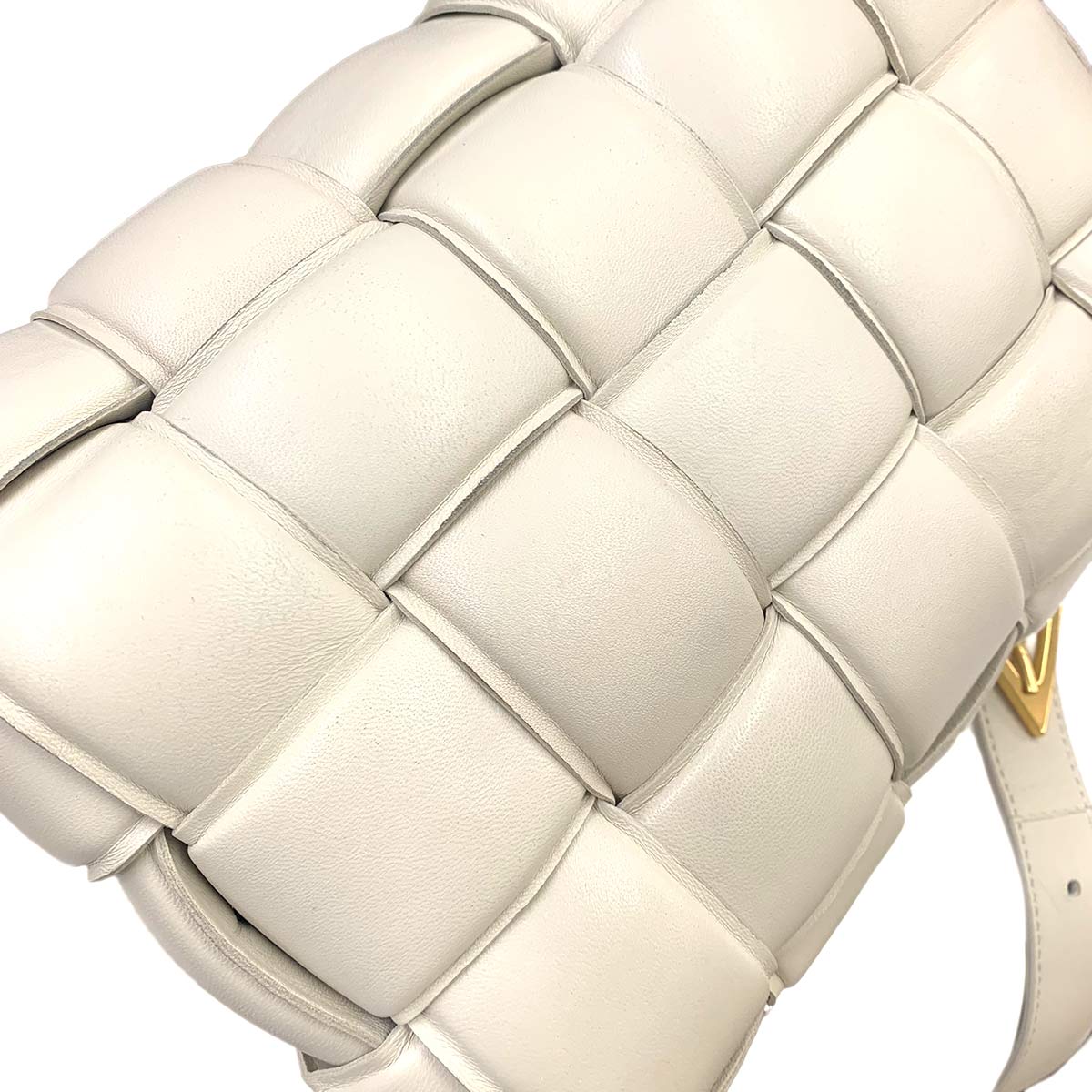 Intrecciato Padded Cassette Shoulder Bag White 591970