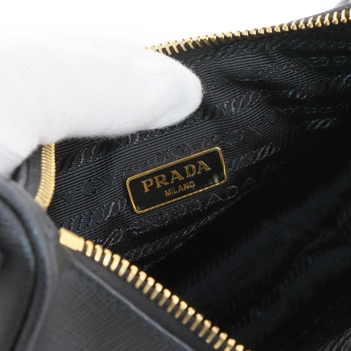 Re-Edition 2005 Shoulder Bag Saffiano Leather Black 1BH204