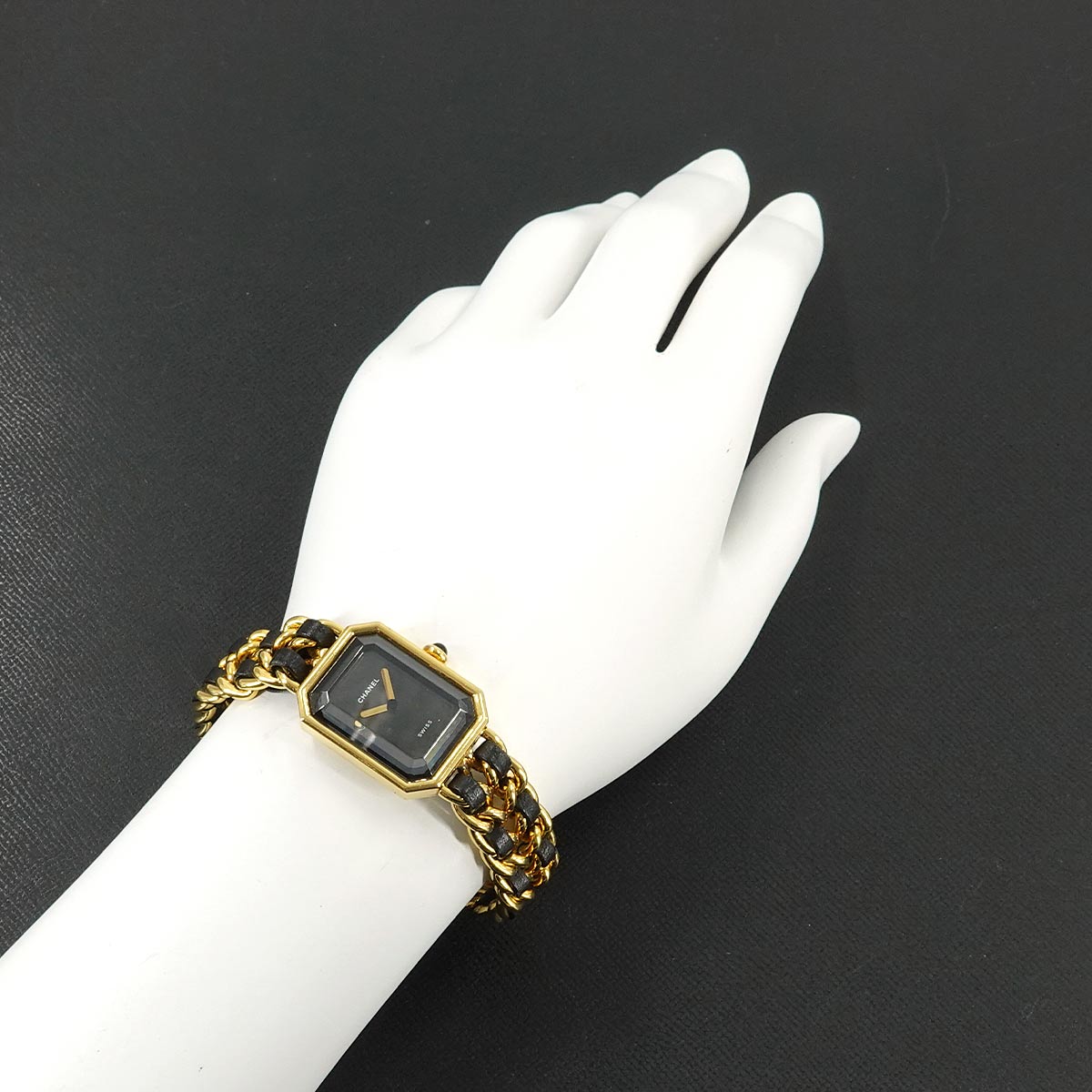 Premiere Size M H0001 Vintage Quartz Black Dial Ladies Watch