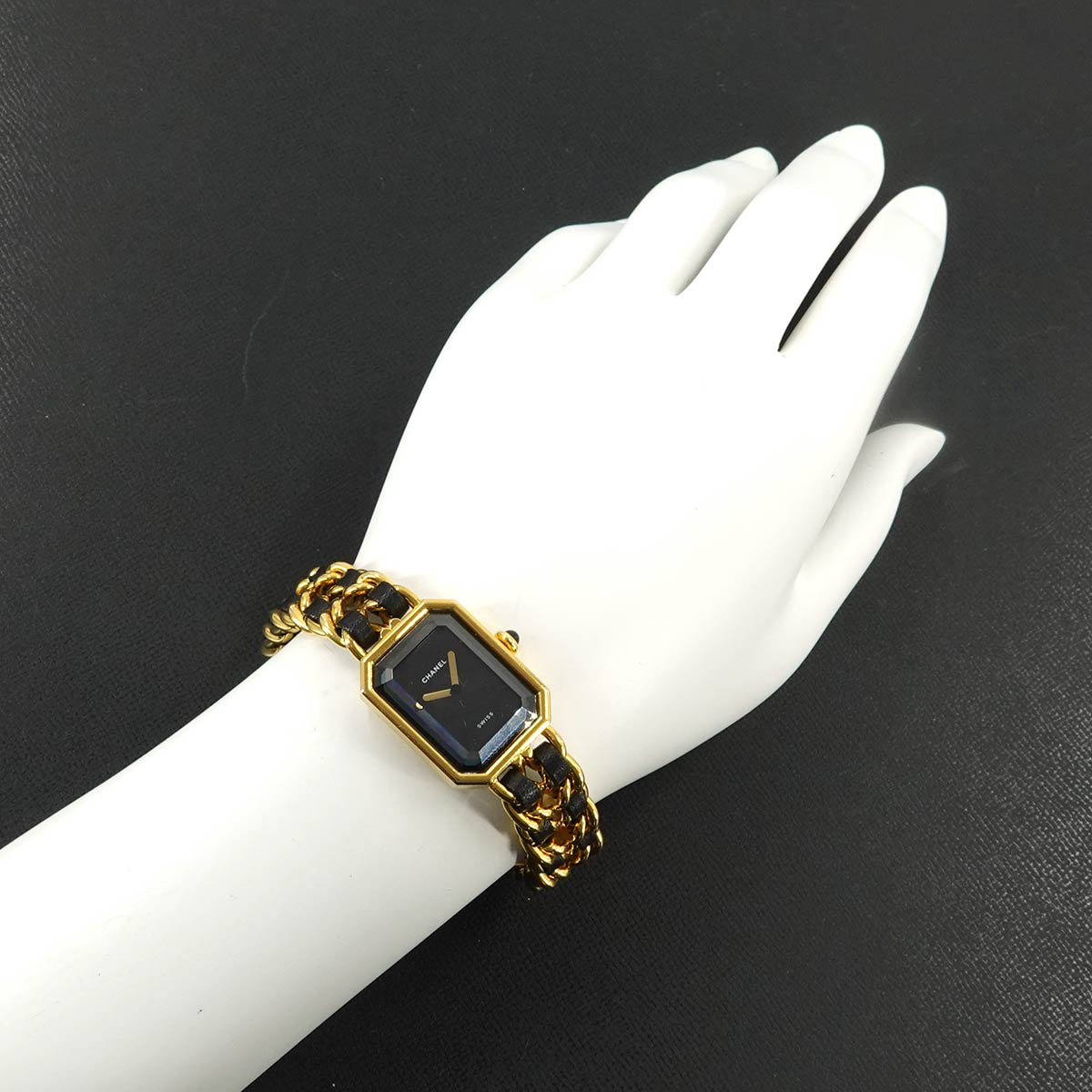 Premiere Size M H0001 Vintage Quartz Black Dial Ladies Watch