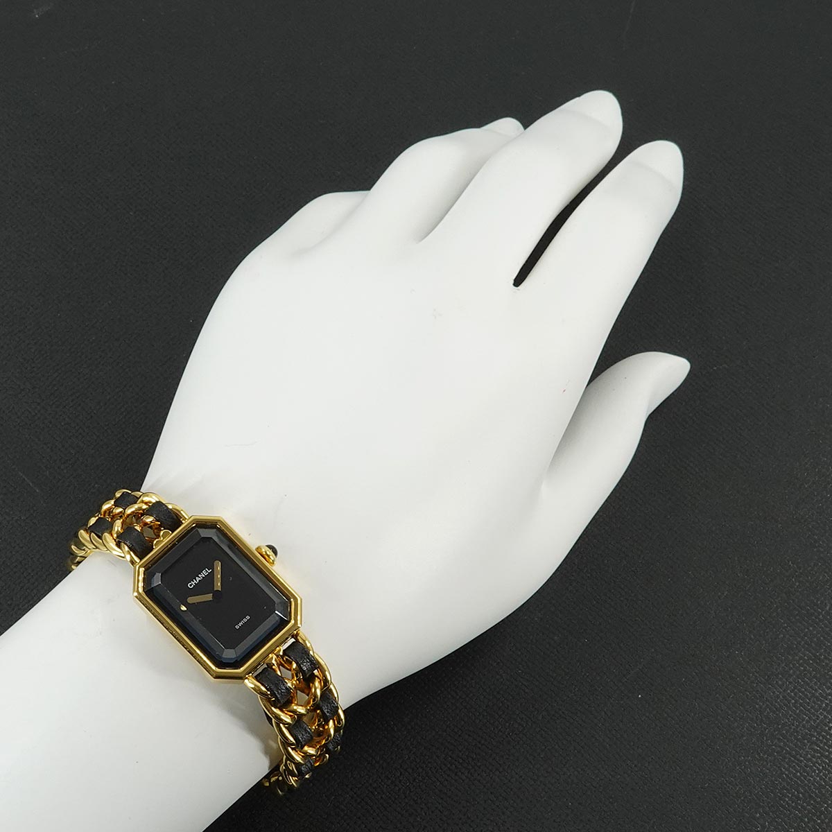 Premiere Size M H0001 Vintage Quartz Black Dial Ladies Watch
