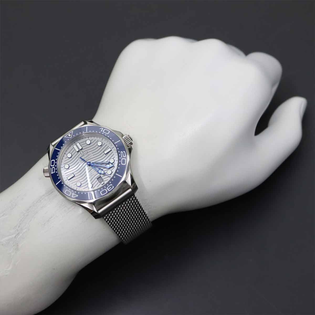 Seamaster 300 210 32 42 20 06 001 CO-AXIAL Date Gray Dial