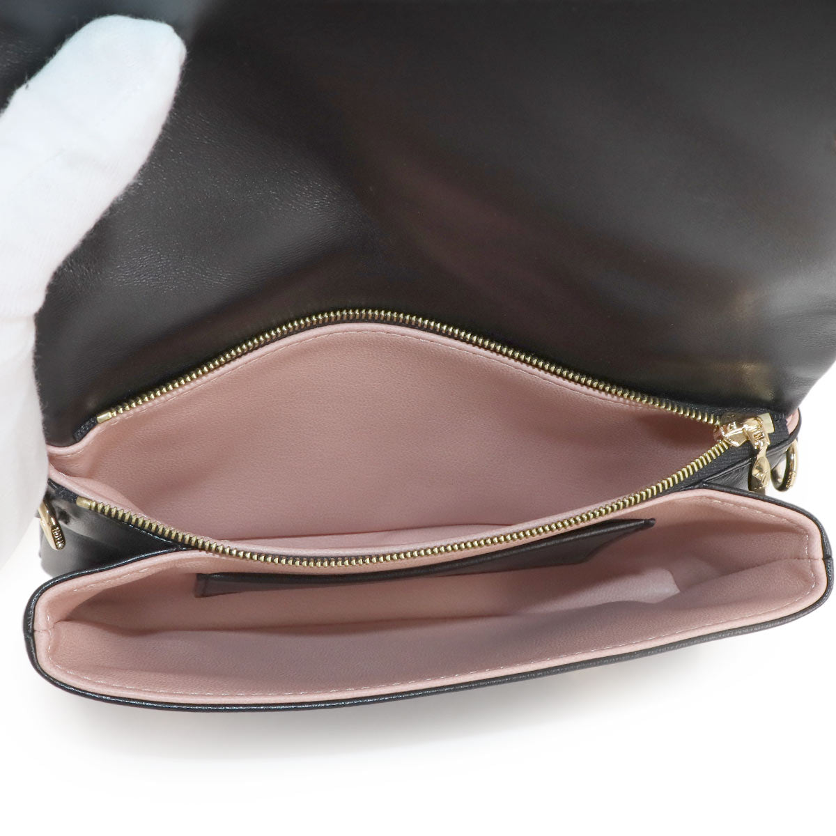 Pochette Coussin Shoulder Clutch Bag Leather Noir M82116