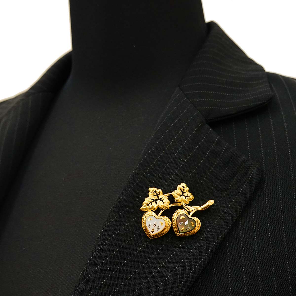 Pique Mother of Pearl MOP Brooch 18K YG 750