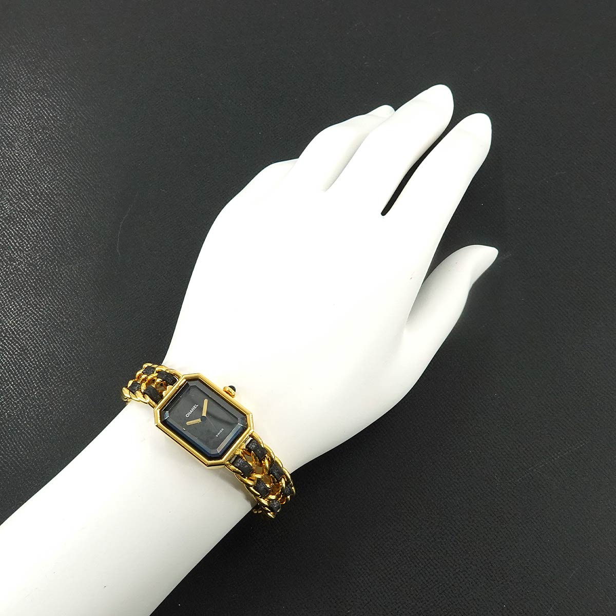 Premiere Size L H0001 Vintage Quartz Black Dial Ladies Watch
