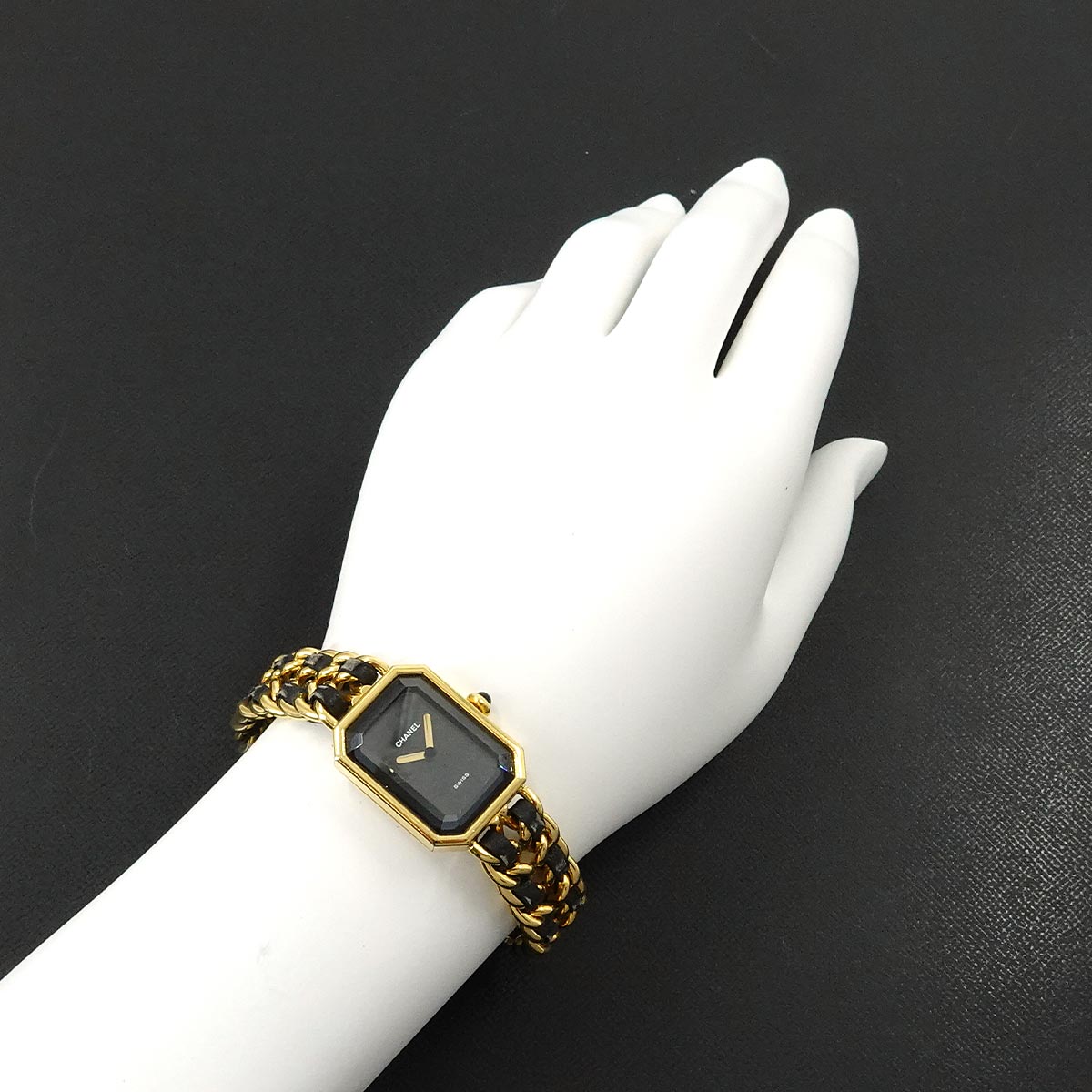 Premiere Size M H0001 Vintage Quartz Black Dial Ladies Watch