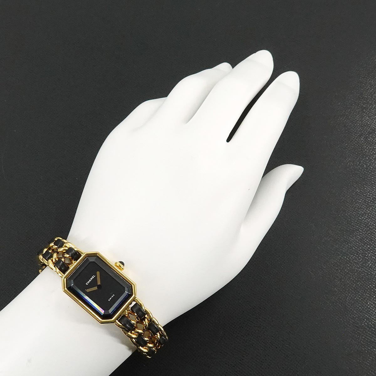 Premiere Size M H0001 Vintage Quartz Black Dial Ladies Watch