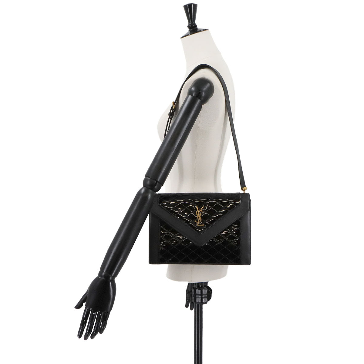 Gaby Shoulder Bag Enamel Leather Black 695503