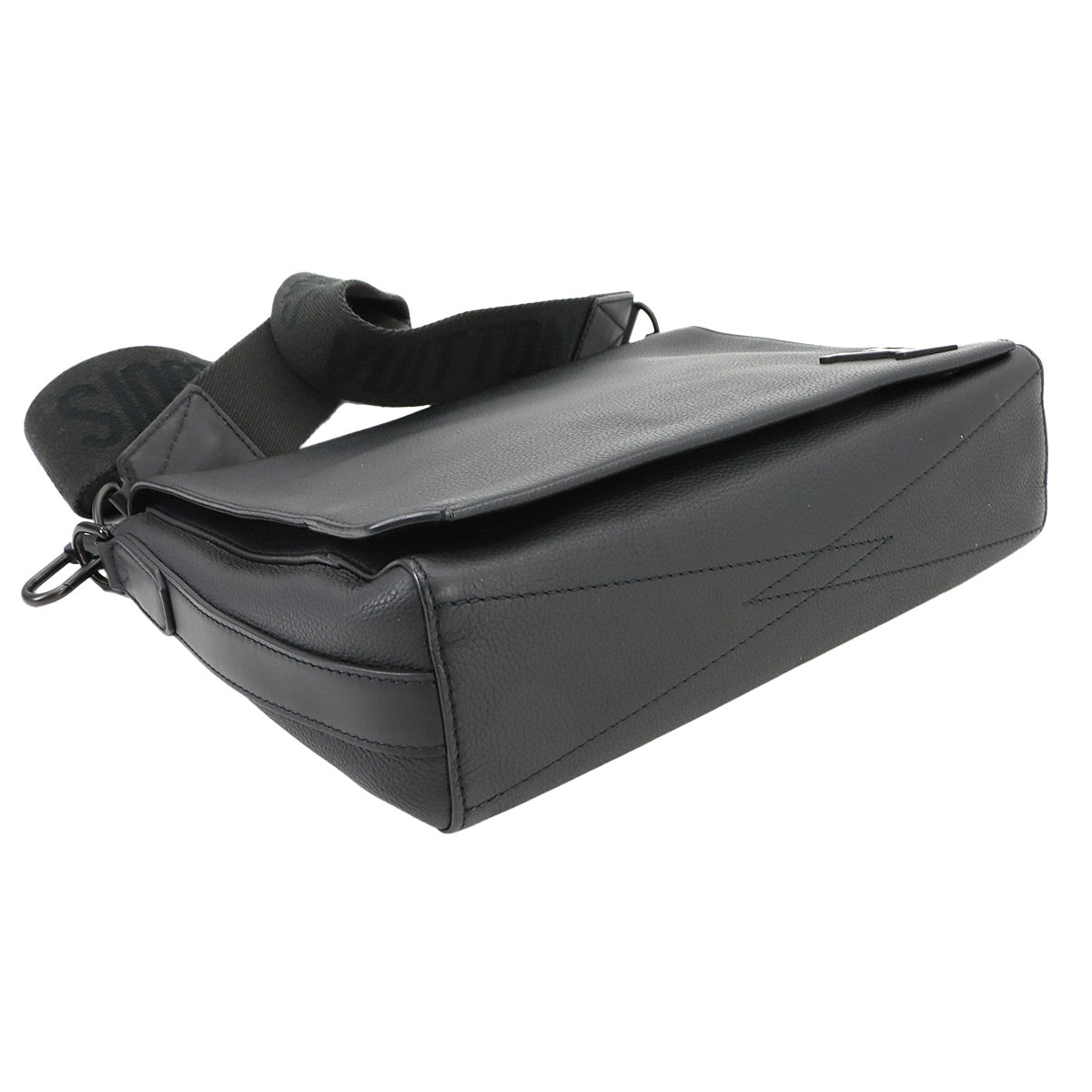 Aerogram Takeoff Messenger Shoulder Bag Leather M57080